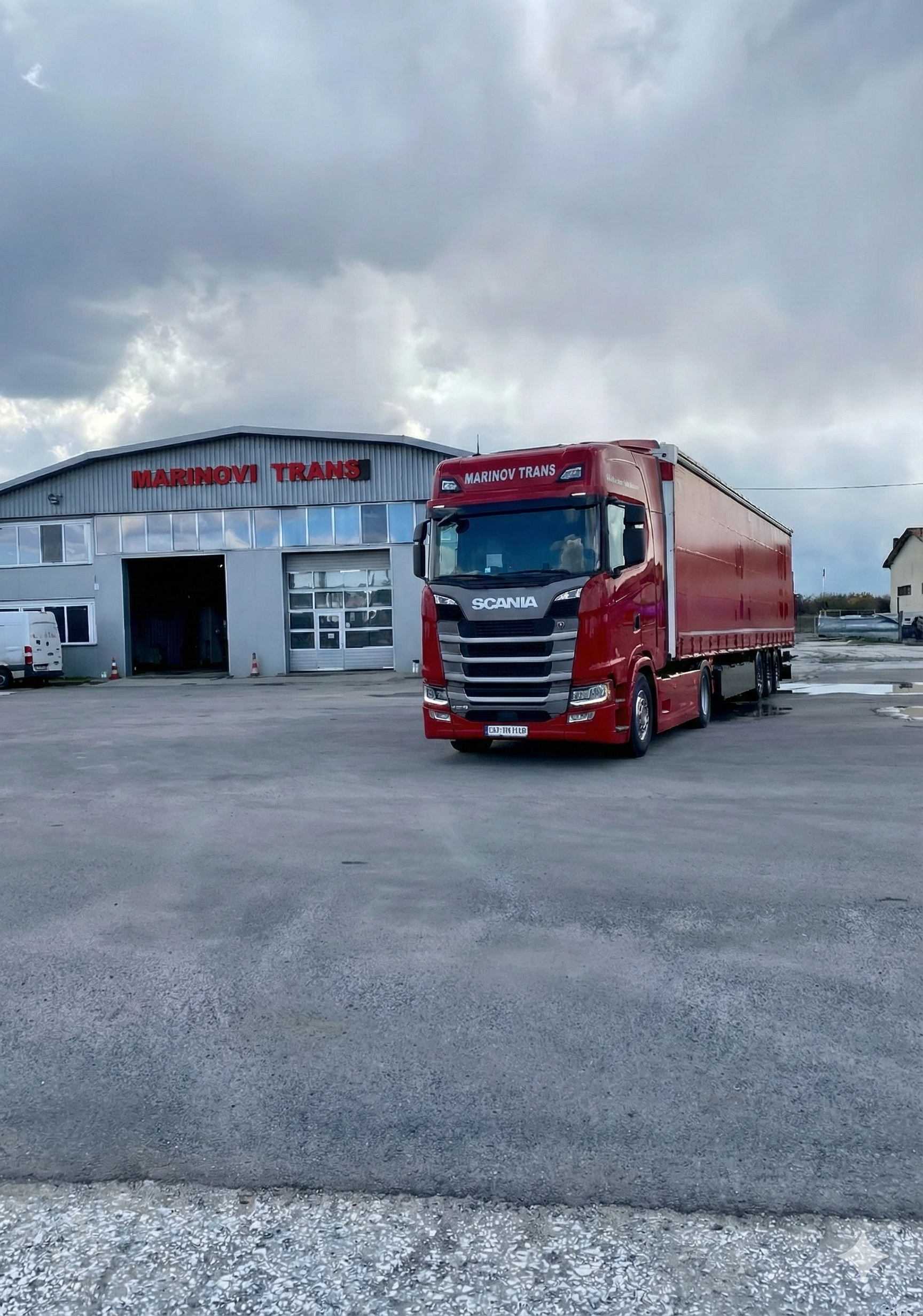 Flatbed truck Marinovi Trans